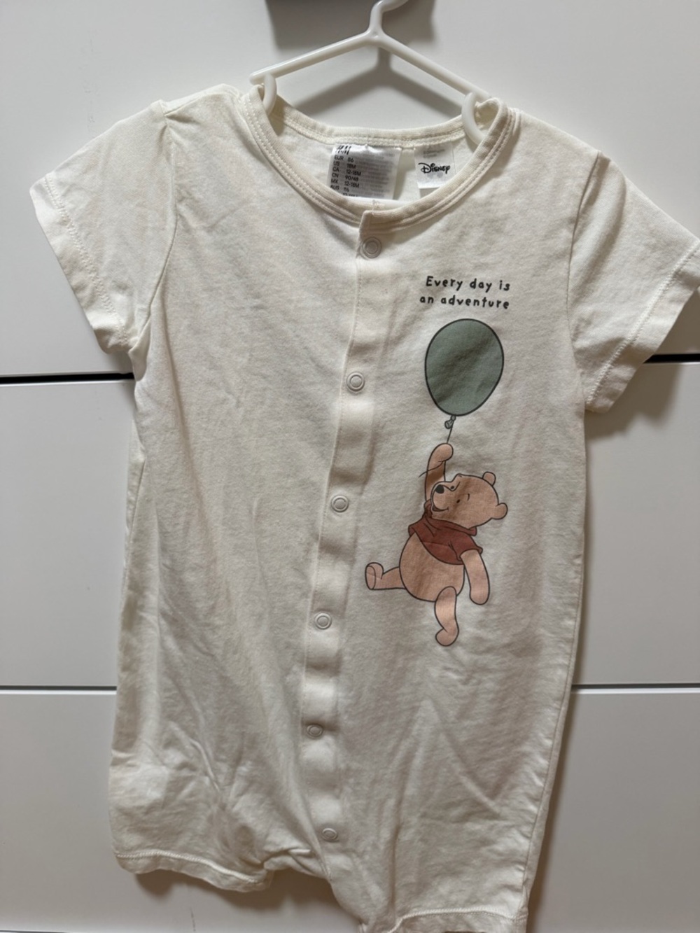 H&M Cream Short-Sleeve Winnie the Pooh Tee with Green Balloon